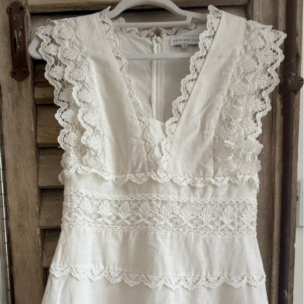 ENDLESS ROSE EYELET DRESS IN WHITE SIZE: MEDIUM